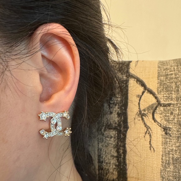 Rare Brand New Classic Chanel CC Crystal Embellished Shooting Star Earrings - Picture 2 of 3
